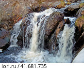 Waterfall from the thawed waters. Melting snow in the hilly tund. Стоковое фото, фотограф Леонид Еремейчук / Фотобанк Лори