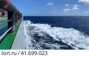 The splash of the sea wave on the side of the ship. Стоковое видео, видеограф Ирина Старикова / Фотобанк Лори