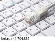 Computer keyboard with network cable close up. Стоковое фото, фотограф Сергей Толмачёв / Фотобанк Лори