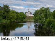View of the Church of Cosmas and Damian on Yarunova Hill (Kozmodemyanskaya Church) on the bank of the Kamenka River on a sunny summer day, Suzdal, Vladimir region, Russia. Стоковое фото, фотограф Ula Ulachka / Фотобанк Лори