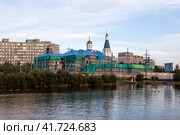 Строительство духовно-спортивного центра на берегу Семёновского озера. Мурманск (2023 год). Редакционное фото, фотограф Сергей Афанасьев / Фотобанк Лори