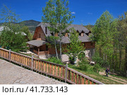 Drvengrad, Serbia - 27 Apr 2018: Drvengrad is traditional Serbian village in the Balkan mountains. Редакционное фото, фотограф Сергей Стрелков / Фотобанк Лори