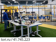 Стенд робототехники на международной выставке "Россия". ВДНХ (2023 год). Редакционное фото, фотограф Терехова Марина / Фотобанк Лори