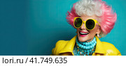 An elderly beautiful woman with bright dyed hair and sunglasses. Generated by AI. Стоковое AI-изображение, AI-художник Ярославский Максим / Фотобанк Лори