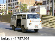 Volkswagen Kombi T2 (2021 год). Редакционное фото, фотограф Art Konovalov / Фотобанк Лори