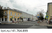 Историческая застройка на улице Депутатская, Ярославль. Historical buildings in Deputatskaya street in the center of Yaroslavl. Cloudy summer view. (2014 год). Редакционное фото, фотограф Александр Кузнецов / Фотобанк Лори