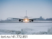 Самолет в аэропорту Домодедово (2021 год). Редакционное фото, фотограф Андрей Бойков / Фотобанк Лори