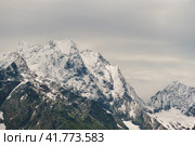 Горный пейзаж со снегом и голубым небом. Кавказ, Россия. Стоковое фото, фотограф Руслан Лесков / Фотобанк Лори