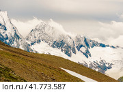 Горный пейзаж со снегом и голубым небом. Кавказ, Россия. Стоковое фото, фотограф Руслан Лесков / Фотобанк Лори