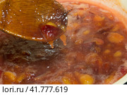 Ripe plum on a wooden spoon. The process of making jam. Collection of sweet fresh berries for the winter. Стоковое фото, фотограф Елена Бобкова / Фотобанк Лори