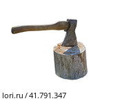 Топор, воткнутый в пень на белом фоне. Axe stuck in stump on white background. Стоковое фото, фотограф Татьяна Д / Фотобанк Лори