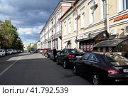 Город Казань. Пивной паб "Baker Street" на улице Кави Наджми 25. Республика Татарстан. Россия (2023 год). Редакционное фото, фотограф Александр Тараканов / Фотобанк Лори