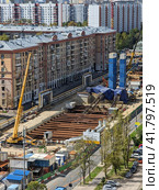 Строительство метро на Ленинском проспекте в Москве (2023 год). Редакционное фото, фотограф Никита Нищенко / Фотобанк Лори