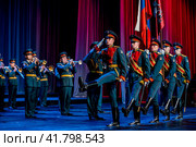 Почётный караул вынос знамён на сцену. Москва. Россия. (2023 год). Редакционное фото, фотограф Андрей Дегтярёв / Фотобанк Лори