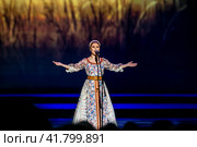 Заслуженная артистка РФ певица Пелагея (Ханова) на концерте. (2023 год). Редакционное фото, фотограф Андрей Дегтярёв / Фотобанк Лори
