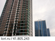 Belarus, Minsk - 12 december, 2022: Modern houses in Minsk world (2023 год). Редакционное фото, фотограф Аксенова Вера / Фотобанк Лори