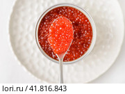 red caviar in a metal jar. Стоковое фото, фотограф Julia Lavleis / Фотобанк Лори