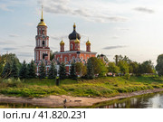 Воскресенский собор. Старая Русса, Место впадения реки Порусья в Полисть. Новгородская область (2020 год). Редакционное фото, фотограф Александр Щепин / Фотобанк Лори