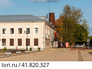 Обособленное подразделение УФНС России по Новгородской области в городе Старая Русса (2020 год). Редакционное фото, фотограф Александр Щепин / Фотобанк Лори