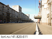 Панорама улица Краснопрудная в центре Москвы. Krasnoprudnaya street without traffic jams. Sunny spring view. (2022 год). Редакционное фото, фотограф Александр Кузнецов / Фотобанк Лори
