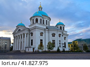 Собор Казанской иконы Божией Матери. Казанский Богородицкий мужской монастырь. Вечерние сумерки. Город Казань. Республика Татарстан. Россия (2023 год). Редакционное фото, фотограф Александр Тараканов / Фотобанк Лори