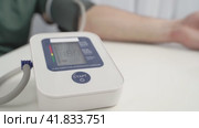 A man measures blood pressure with a tonometer. Стоковое видео, видеограф Igor Skripachev / Фотобанк Лори