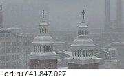 Spokane snowing downtown winter weather. Стоковое видео, видеограф Mark Agnor / Фотобанк Лори