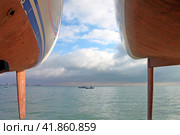 Крым, Евпатория, курорт, чёрное море, киль, яхта, катер, небо, облака (2023 год). Стоковое фото, фотограф Андрей Макаренко / Фотобанк Лори