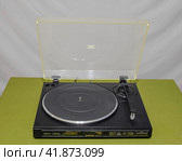 Sanyo turntable, vinyl player. Vintage analog player. (2020 год). Редакционное фото, фотограф Леонид Еремейчук / Фотобанк Лори