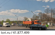 Дорожная техника на улицах Москвы. Уборочные  машины (2023 год). Редакционное видео, видеограф Галина / Фотобанк Лори