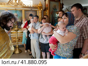 Russia Samara June 25, 2011: Orthodox parishioners came to baptize their babies in the church. Редакционное фото, фотограф Акиньшин Владимир / Фотобанк Лори