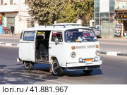 Volkswagen Kombi T2 (2021 год). Редакционное фото, фотограф Art Konovalov / Фотобанк Лори