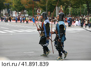 Warriors from the retinue in traditional uniforms at Jidai Festival. Kyoto. Japan (2007 год). Редакционное фото, фотограф Сергей Пристяжнюк (Serg Zastavkin) / Фотобанк Лори