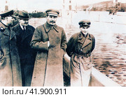 К.Ворошилов, В.Молотов, И.Сталин и Н.Ежов на канале Москва-Волга. Май 1937 года. Редакционное фото, фотограф Сергей Елизарьев / Фотобанк Лори