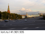 Вид на Большой каменный мост и Водовзводную башню Московского Кремля (2023 год). Стоковое фото, фотограф Константин Галактионов / Фотобанк Лори
