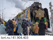 Рязанцы встречают паровоз Деда Мороза. Декабрь 2023. Редакционное фото, фотограф Владимир Макеев / Фотобанк Лори