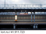 Платформа МЦК Соколиная Гора, Москва. Platform of Moscow Central Circle station Sokolinaya Gora. (2020 год). Стоковое фото, фотограф Александр Кузнецов / Фотобанк Лори