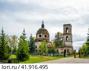 Старя, заброшенная, кирпичная церковь (Церковь Вознесения Господня, Кудрешки, Нижегородская область) (2023 год). Редакционное фото, фотограф Илья Старков / Фотобанк Лори