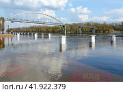 Апрельское половодье. Подтопление набережной реки Сож, Гомель, Беларусь (2023 год). Редакционное фото, фотограф Ольга Коцюба / Фотобанк Лори