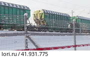 Petrozavodsk, Russia January 5, 2024. A freight train rushes along the railway tracks among snow and snowdrifts. Oktyabrskaya railway. Frosty winter day -27 degrees Celsius. Transportation of goods. Редакционное видео, видеограф Юлия Петровская / Фотобанк Лори
