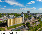 Вид с высоты на снос элеватора в городе Кирове (аэросъемка 2020 года) Стоковое фото, фотограф Владислав Самошкин / Фотобанк Лори