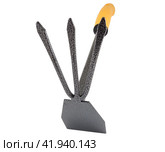Садовый инструмент для прополки грядок на белом фоне. Garden hoe tool isolated on white background. Стоковое фото, фотограф Татьяна Д / Фотобанк Лори