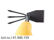 Садовый инструмент для прополки грядок на белом фоне. Garden hoe tool isolated on white background. Стоковое фото, фотограф Татьяна Д / Фотобанк Лори