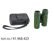 Бинокль с чехлом на белом фоне. Binoculars with a case on a white background. Стоковое фото, фотограф Татьяна Д / Фотобанк Лори