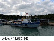 Морское судно "Алмаз" у причала на Змеином озере в Большом Утрише. Краснодарский край (2021 год). Редакционное фото, фотограф Free Wind / Фотобанк Лори