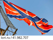 Носовой флаг корабля военно-морского флота России - гюйс - с Андреевским крестом развевается на ветру. Стоковое фото, фотограф Юрий Шурчков / Фотобанк Лори