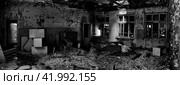 Панорама страшной комнаты в заброшенном здании. Стоковое фото, фотограф Сергей Степанов / Фотобанк Лори