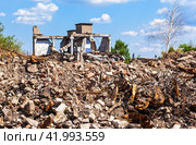 Destroyed building, can be used as demolition, earthquake, terrorist attack, after bombardment, damage by artillery. Стоковое фото, фотограф FotograFF / Фотобанк Лори