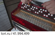 The man checks the compression of the butt button. It presses the valve with a screwdriver to the body and spreads the fur. Bayan repair and maintenance. Стоковое видео, видеограф Vadzim Yakubovich / Фотобанк Лори