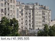Московский государственный Театр Эстрады. «Дом на набережной». Улица Серафимовича, 2/20. Район Якиманка. Город Москва (2014 год). Стоковое фото, фотограф lana1501 / Фотобанк Лори
